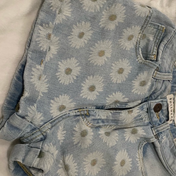 Floral Daisy High Waisted Shorts 🌼 - Picture 2 of 6